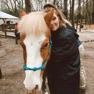 Meet your Posher, Caroline